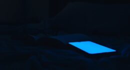 blue light disrupts sleep